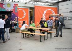 Het werd goed verzorgd met drinken en eten.